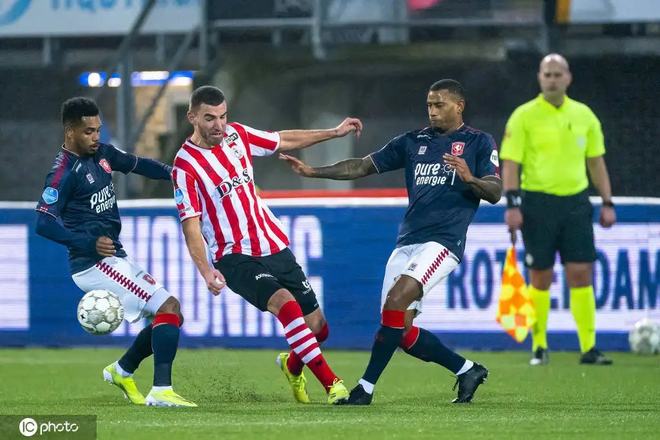 則展現了他 則展現了他