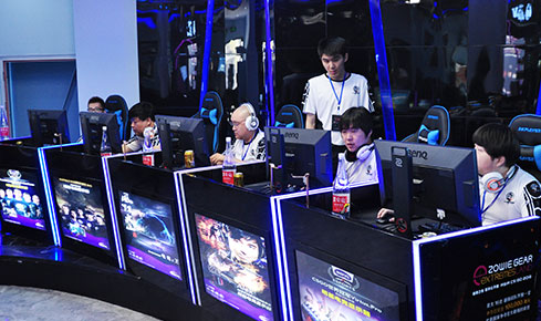 多个方面继 多个方面继